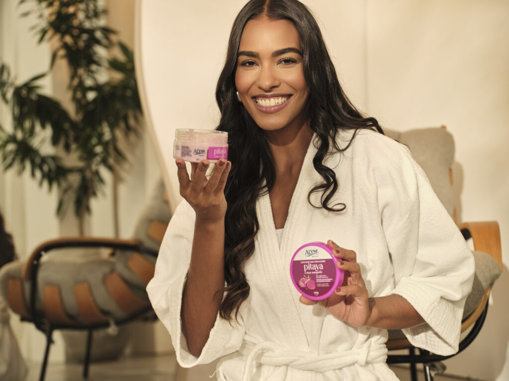 alyne-estudio-maio20880-1024x768 Por que esfoliar a pele antes de hidratar faz toda diferença?